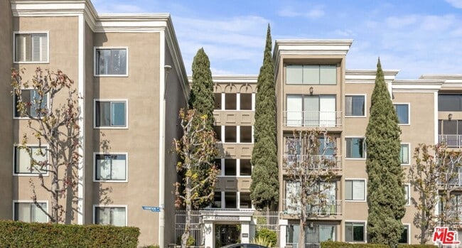 Photo - 8455 Fountain Ave Condo Unit 630