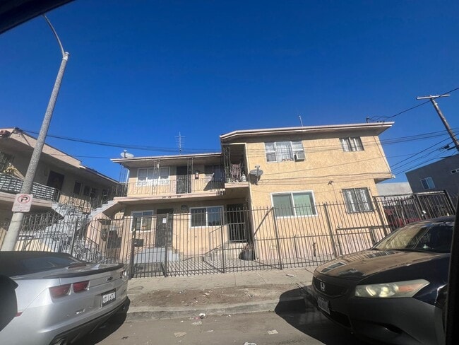 Building Photo - 251 W 65th St