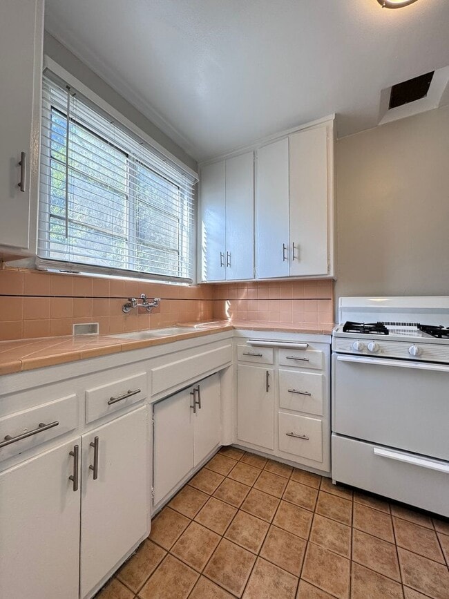 Photo - Classic Hollywood 1-Bedroom near Hollywood... Unit 1909