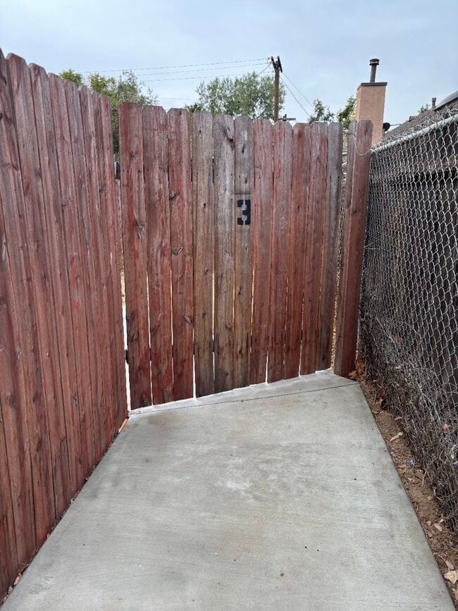 Building Photo - 5890 Antonia Pl Unit 3