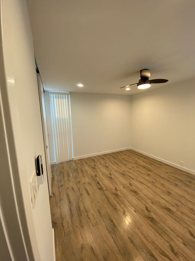 Photo - 7347 Haskell Ave Unit 108