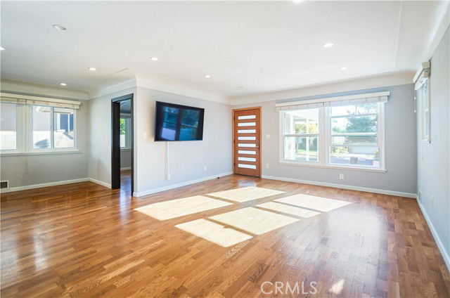 Photo - 721 E Elmwood Ave