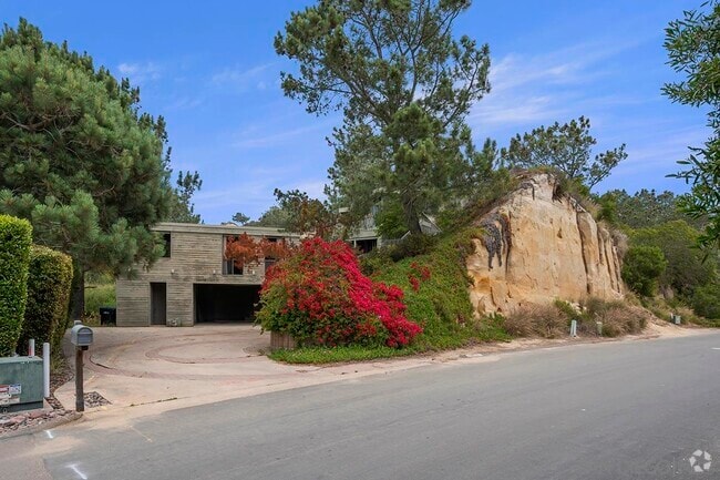 Building Photo - 13070 Via Grimaldi Rental