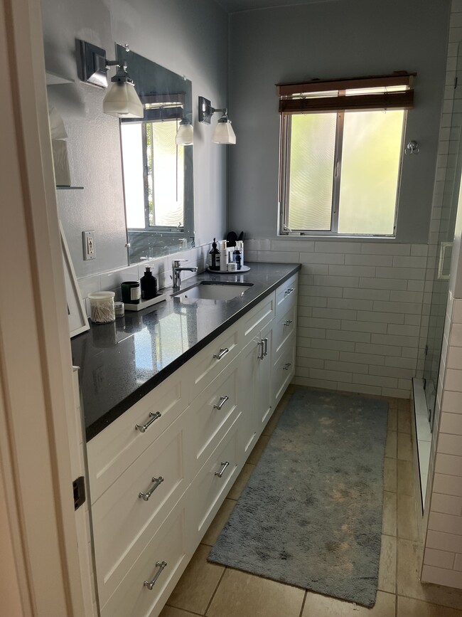 Bathroom - 927 20th St Unit D