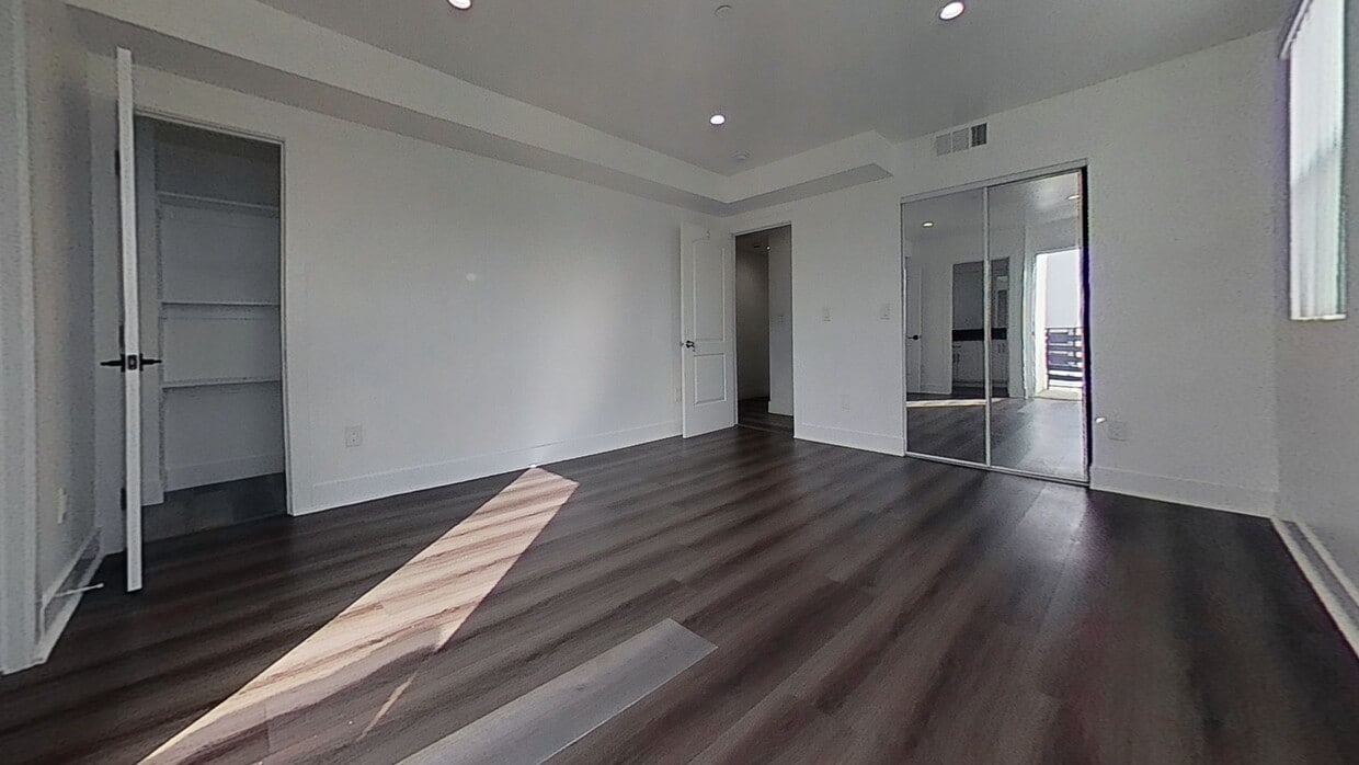 3D Tour - 2855 1/2 Cincinnati Room 3 Unit 3