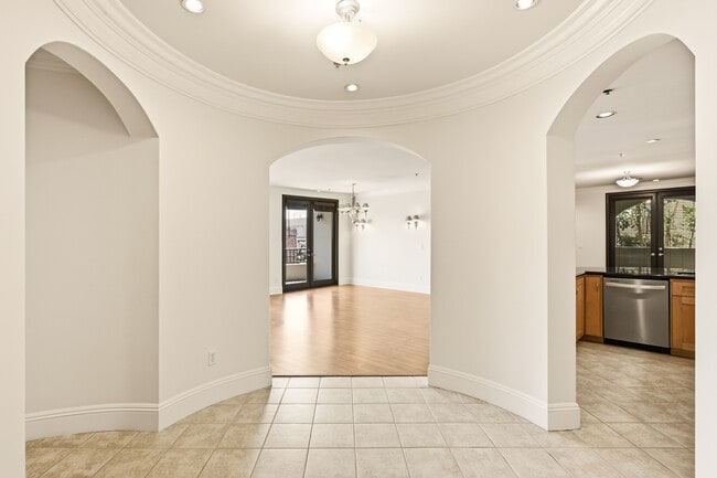 Building Photo - 10305 Almayo Ave Unit 301