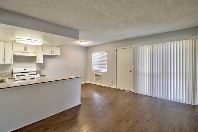 Photo - 801 S Merrill St