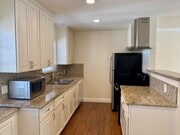 Photo - Luxury Upstairs 2 Bedroom Apartment in La ... Unit 4