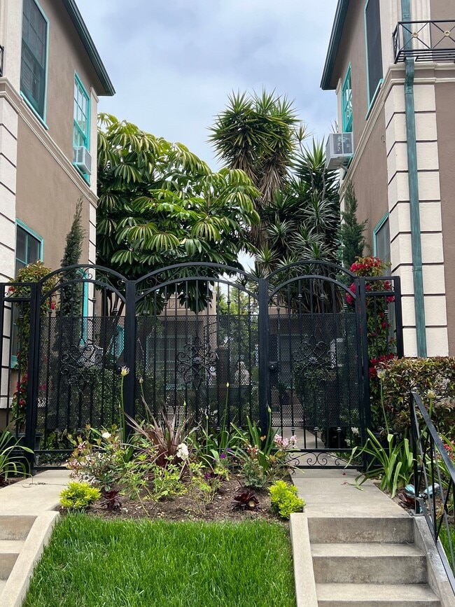 Photo - 326-332 N Gardner St Unit 328.5