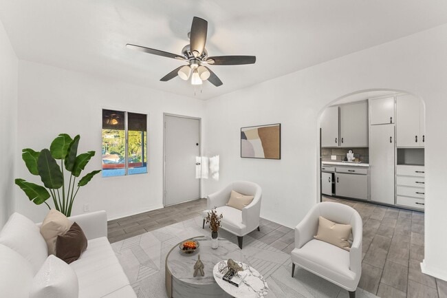 Building Photo - 10639 Fitzroy Ave