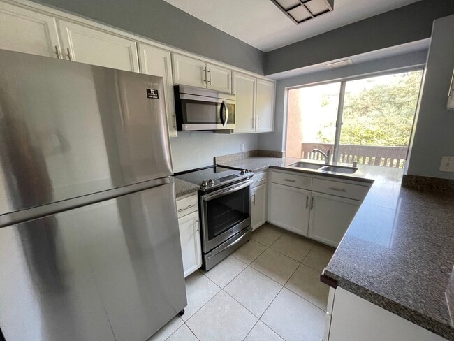 kitchen - 7962 Mission Center Ct Unit #E