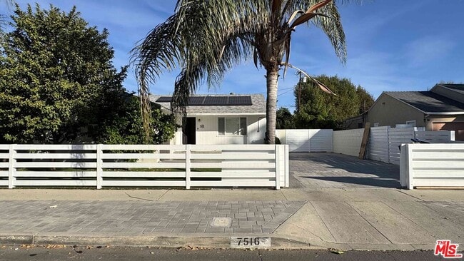 Photo - 7516 Oakdale Ave