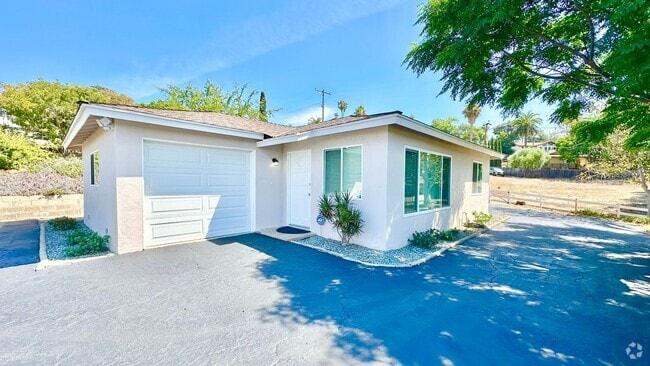 Building Photo - Light, Bright, and Recently Updated, Darli... Rental