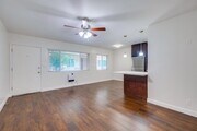 Photo - 633 W Hyde Park Blvd Unit 06
