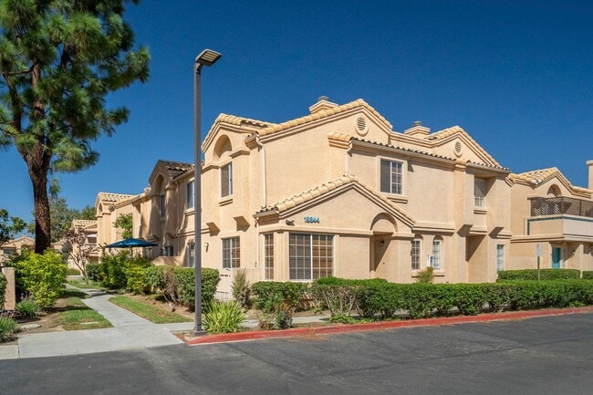 Building Photo - 18844 Vista Del Canon