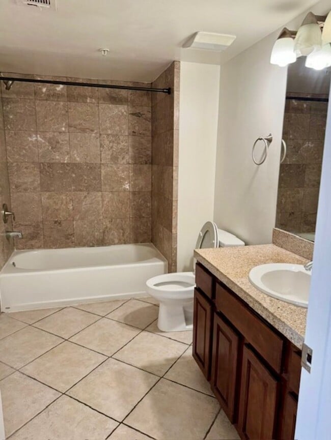 Photo - Spacious 2 bedroom condo in Van Nuys Unit 106
