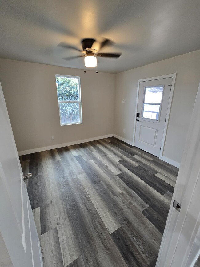 Photo - 2224 W Dunlop St