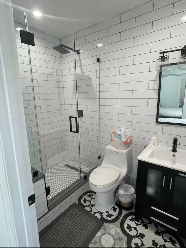 Photo - 5525 Hermitage Ave Unit 5525 Hermitage