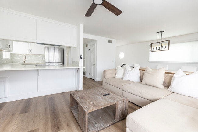 Photo - 116 E Balboa Blvd Unit B