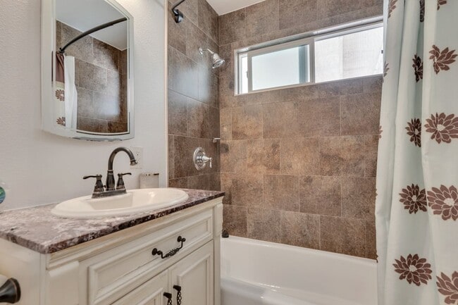 Photo - 23957 Vanowen St