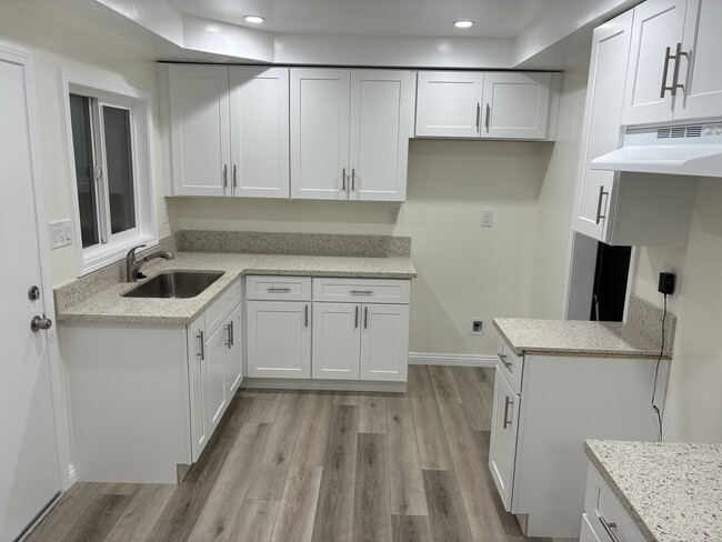 Photo - 12300 Manor Dr Unit A