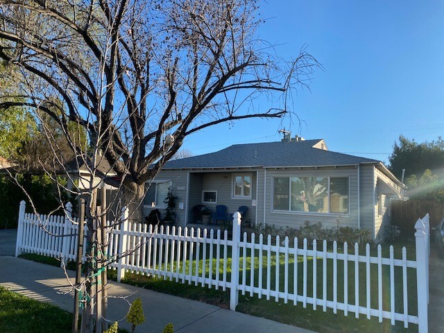Building Photo - 7526 Gloria Ave Rental