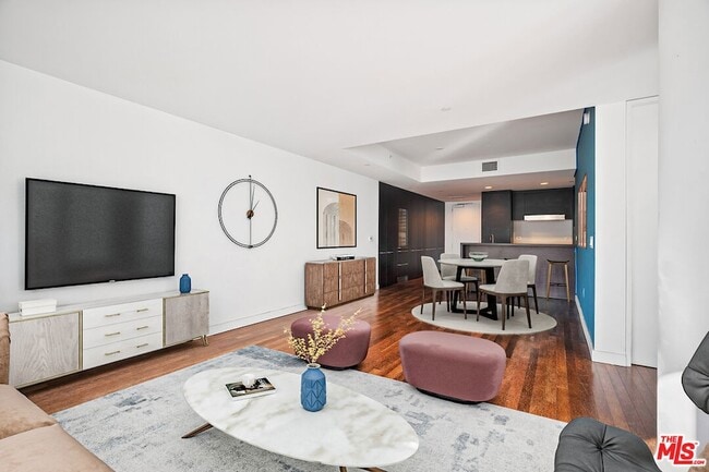 Photo - 6250 Hollywood Blvd