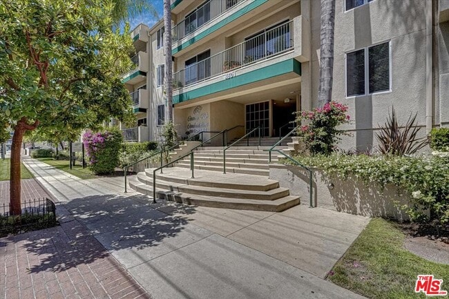 Photo - 4501 Cedros Ave Unit 135