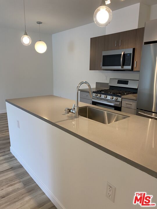 Building Photo - 6640 Woodley Ave Unit 210