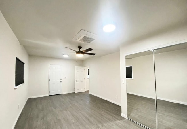 Photo - 224 W 8th Ave