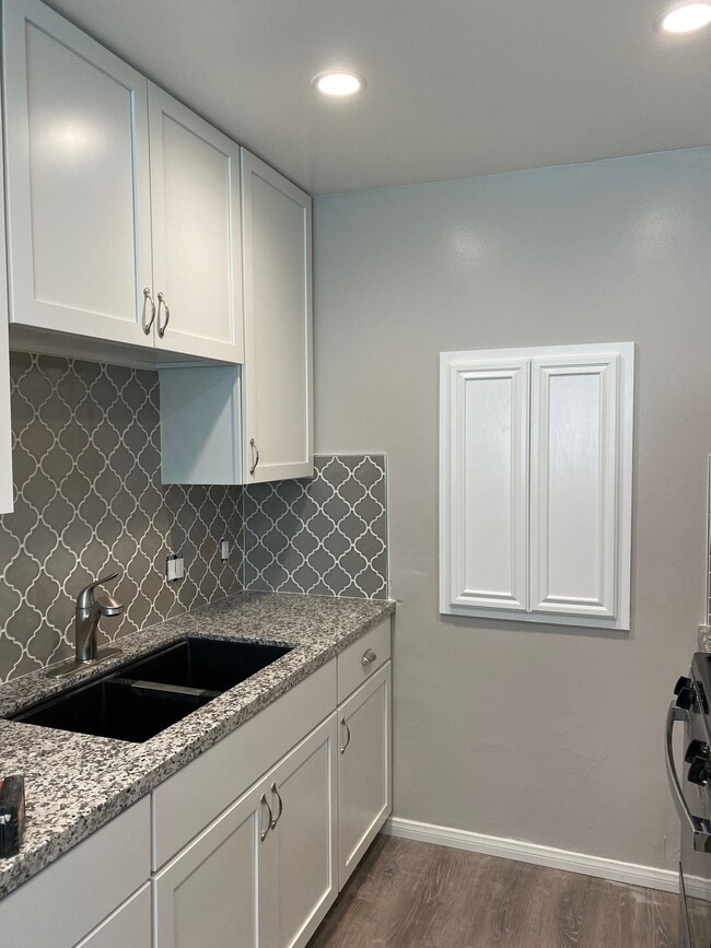 Photo - 3 bedroom / 2 bath upstairs unit in the heart of Hillcrest! Unit 8