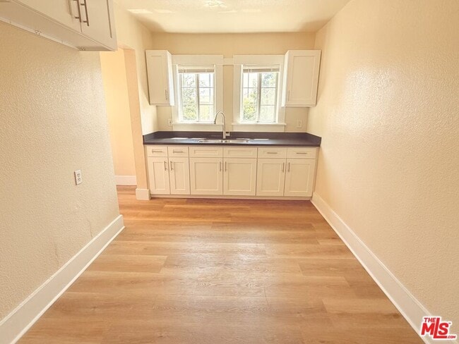 Photo - 1573 W 30th St