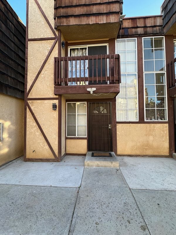 Photo - 13832 Vanowen St Townhome
