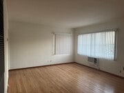 Living room - 544 W Vesta St Unit 5