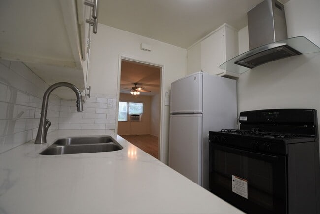 Photo - 6308 Vineland Ave Unit 03