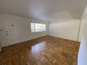 Living room - 5414 Village Grn Unit 5414 Village Green