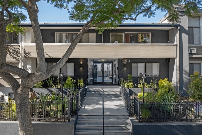 Photo - 1253 Havenhurst Drive