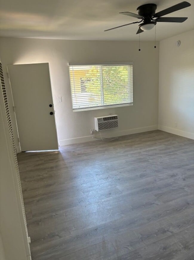 Building Photo - Renovated Studio Apartment for Lease in Va... Unit 110