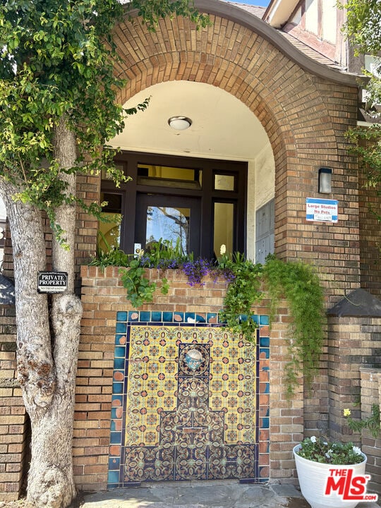 Building Photo - 1817 Ivar Ave Unit 102