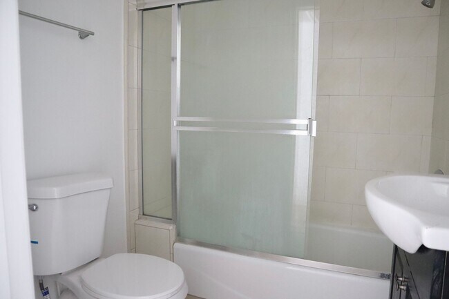 Photo - Pico Robertson 1bed1bath Apartment Unit 2