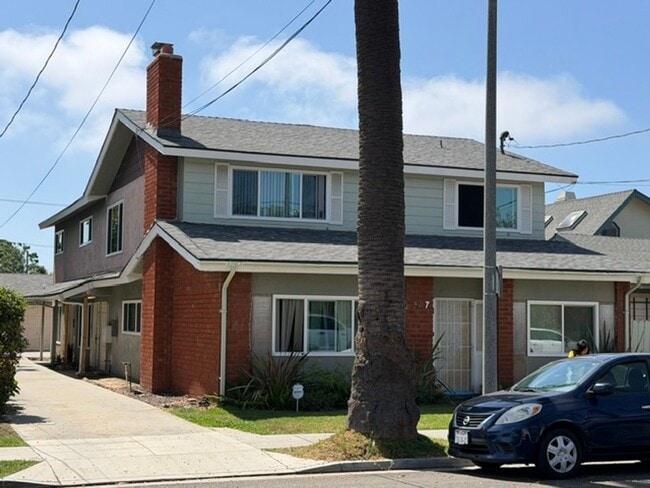 Building Photo - 327 Molino Ave Unit 4