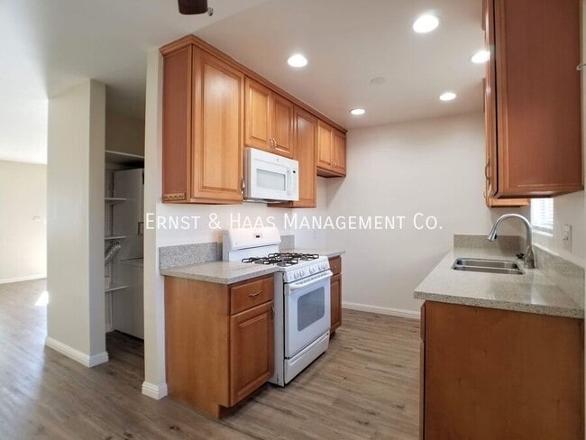 Photo - 77 E Mountain View St