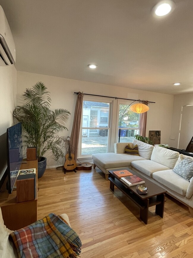 Building Photo - 4124 Center St Unit 4124 Rental