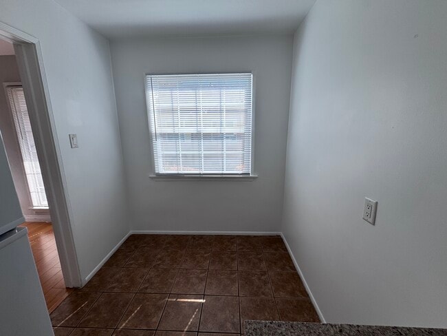 Breakfast nook - 1850 N Hollywood Way Unit A