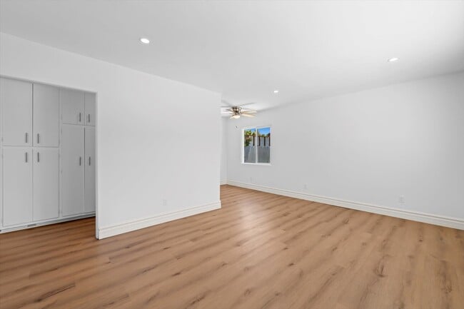 Photo - 2428-2422 250th St