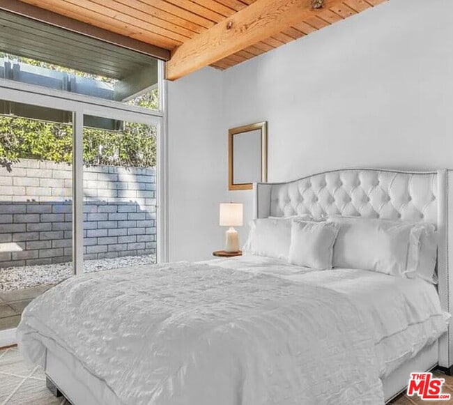 Photo - 817 N Via Monte Vista