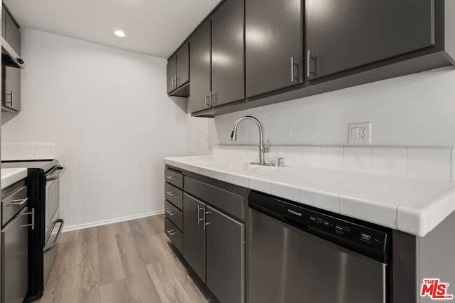 Photo - 1457 Butler Ave Unit 2