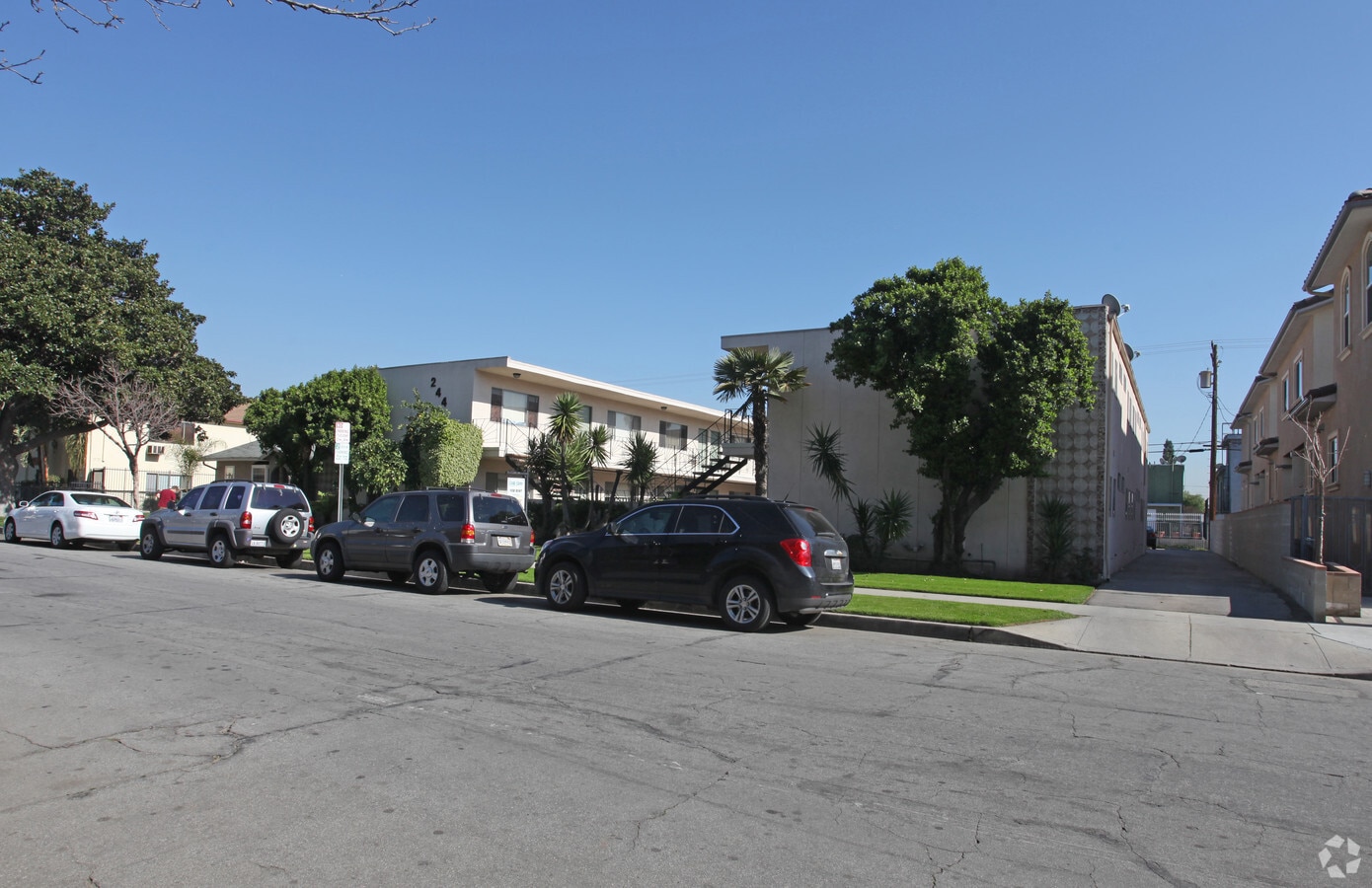 244 W Tujunga Ave - 244 W Tujunga Ave