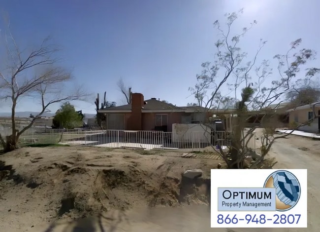 Building Photo - 3-Bedroom 1-Bathroom Home with Fireplace, Front Yard & Private Back Patio in Victorville