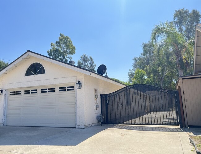 Photo - 1389 Oriole Pl